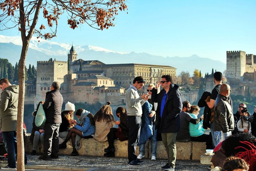 Granada: Albaicín, Sacromonte & Museum of Caves Walking Tour - Price and value: What $35 buys you in Granada