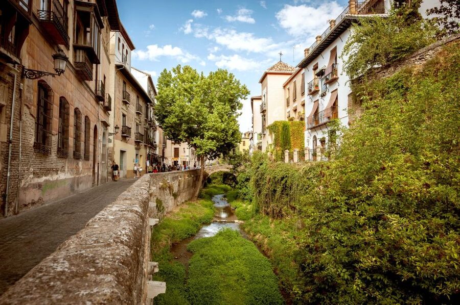 Granada: Albayzin and Sacromonte Walking Tour - Key things to know before you go