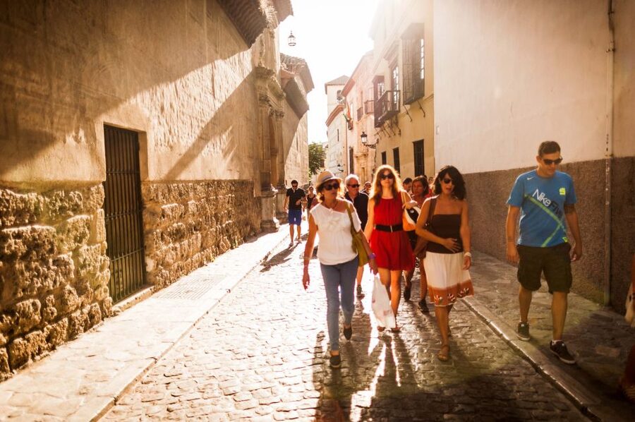 Granada: Albayzin and Sacromonte Walking Tour - Who should book this tour, and who should think twice