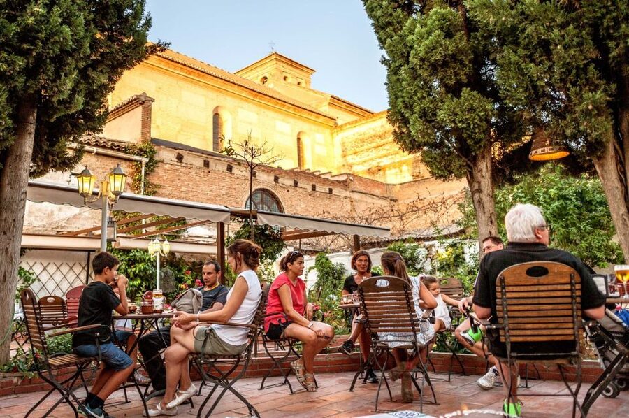 Granada: Albayzin and Sacromonte Walking Tour - The guide makes or breaks the experience (and you have options)