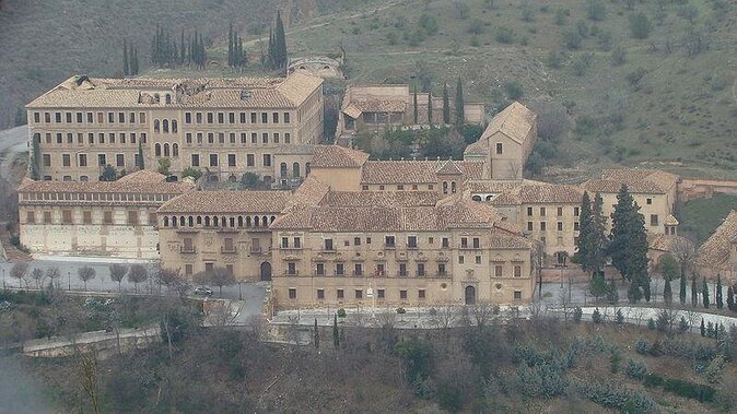 Granada's Hidden Treasures: Albayzin and Sacromonte Walking Tour - Key things that make this walk worth your time