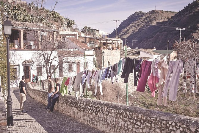 Granada's Hidden Treasures: Albayzin and Sacromonte Walking Tour - Sacromonte caves and flamenco: culture with a real setting