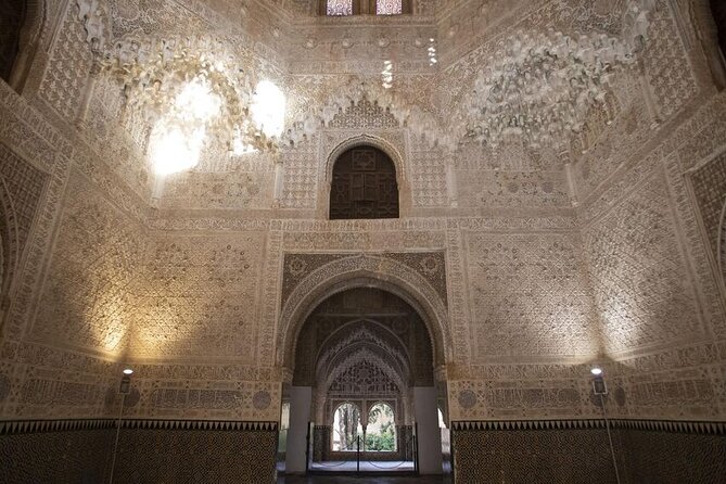 Guided Walking Tour of the Alhambra in Granada - Generalife Gardens East of the Alhambra: Water Features and Maze-Like Design