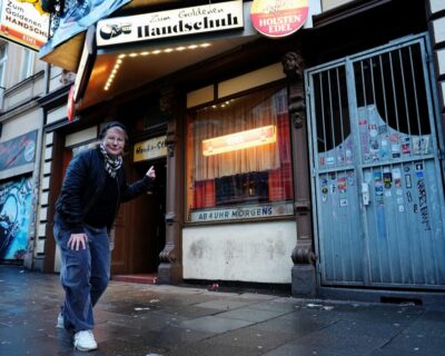 Hamburg: Crimes of St. Pauli Guided Walking Tour - Meeting at Wohlwillstraße 1 and Timing Your 2 Hours
