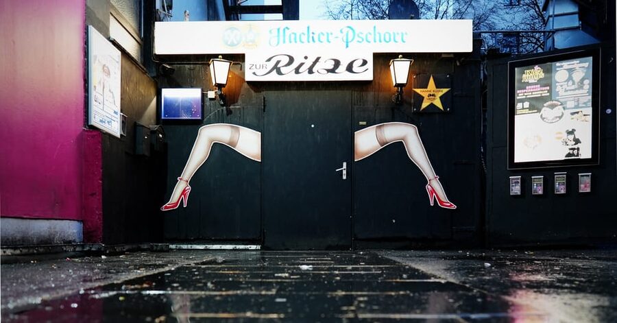Hamburg: Crimes of St. Pauli Guided Walking Tour - The 1980s Pimp Wars and What Lasted After the Violence