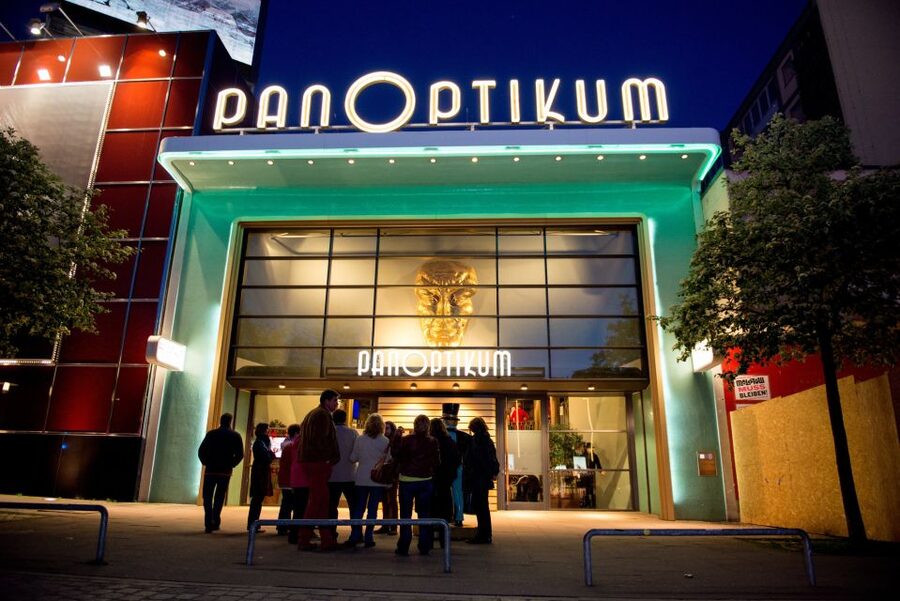 Hamburg: Private Tour Red Light District Walking Tour - Where you start: St. Pauli access points that keep it simple