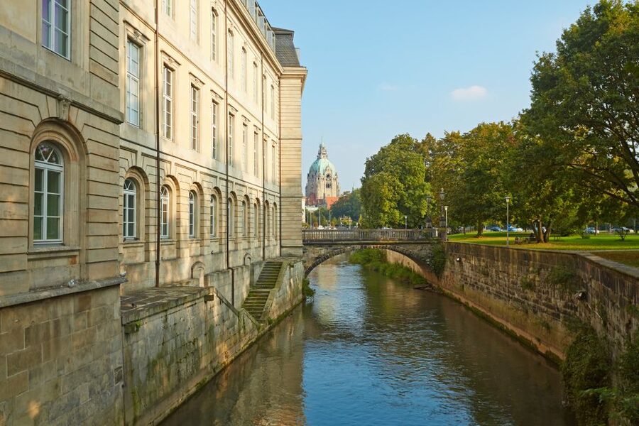 Hannover: Guided Old Town Walking Tour - New Town Hall and Market Church: fast orientation landmarks