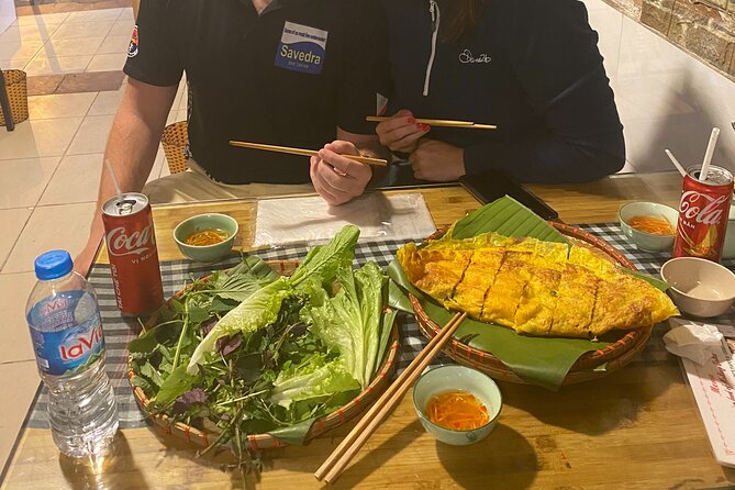 Hanoi: 7 Tasting Street Food Walking Tour and Train Street - The 7 tastings you’ll actually feel: enough variety for one good night