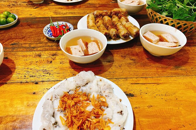 Hanoi: 7 Tasting Street Food Walking Tour and Train Street - How much this is worth: $35 for 7 tastings plus dinner