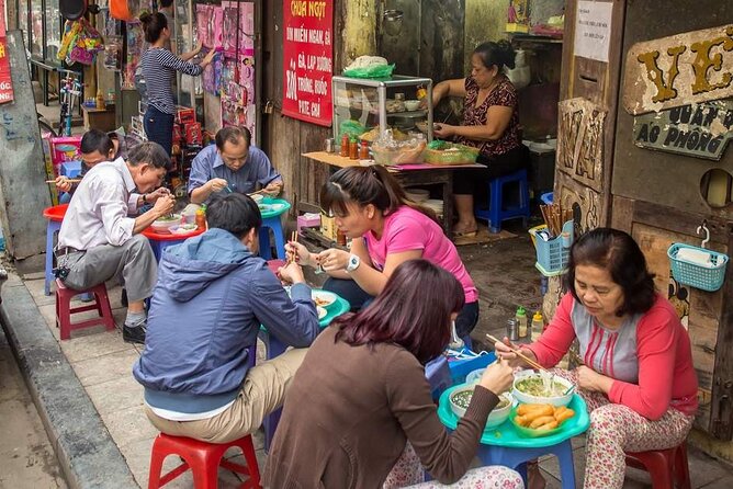Hanoi Food & Train Street Tour - Guides and group size: what past groups loved