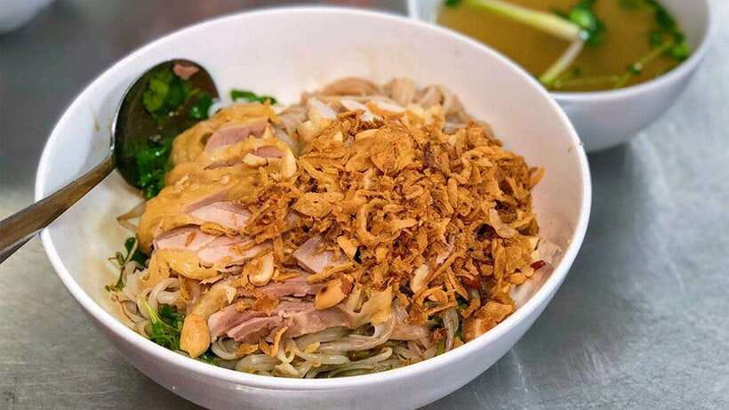 Hanoi: Michelin Guide Street Food Walking Tour - The walking pace: how to enjoy it instead of rushing it