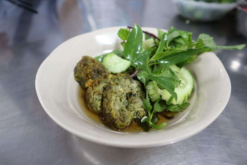 Hanoi: Michelin Guide Street Food Walking Tour - Cafe Phố Cổ and egg coffee in a tiny alley