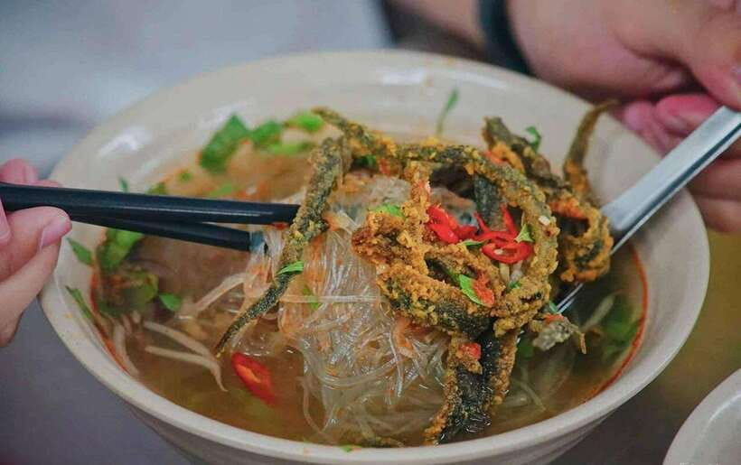 Hanoi: Michelin Guide Street Food Walking Tour - Meeting point in the Old Quarter: where to start without stress
