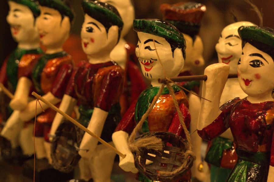 Hanoi: Street Food Walking Tour & Water Puppet Show - Hoàn Kiếm Lake at Night: A Quick Pause With a Big Payoff