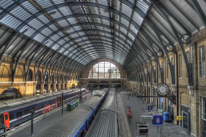 Harry Potter Film Locations Guided Walking Tour - What the guide and audio headsets do for the experience