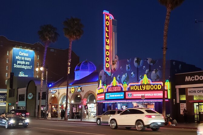 Haunted Hollywood Walking Tour: True Crime and Creepy Tales - The storytelling style: how the guide experience feels