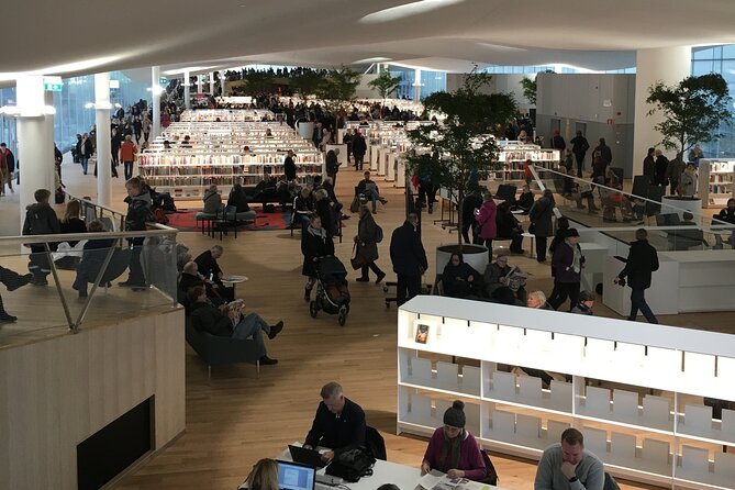 Helsinki Walking Tour - Small Group - Kauppatori Market Square: Finnish gastronomy with real city landmarks