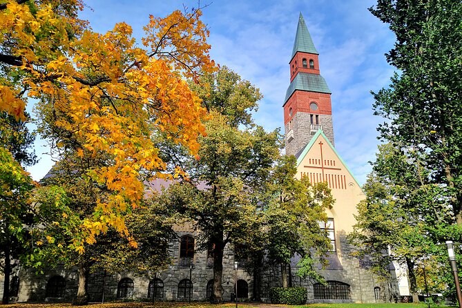 Helsinki walking tour with a city planner - Old Market Hall and Esplanadi Park: where daily life meets civic planning