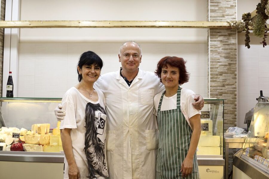 Heraklion: Food Tastings Walking Tour - Starting at Eleftherias Square: The Walk Sets the Tone Fast