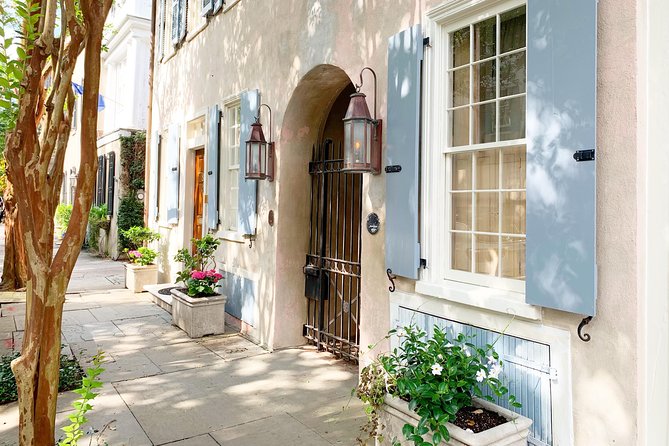 Historic Charleston Guided Sightseeing Walking Tour - Guide energy and pacing: why the history sticks