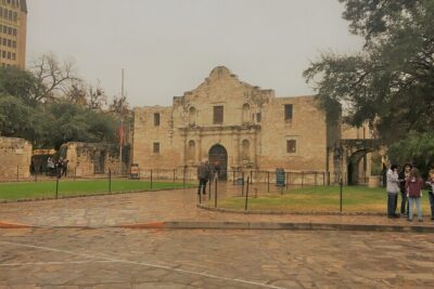 Historic Downtown & Riverwalk Walking Tour - Start at La Vida Coffee and then roll into Main Plaza