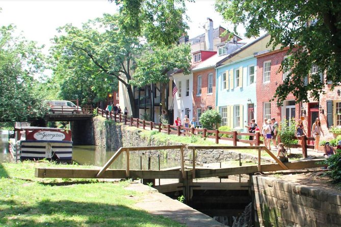 Historic Georgetown: History, Gossip, & Architecture Walking Tour - Stop 1: Georgetown Port Streets, Cobblestones, and House Stories