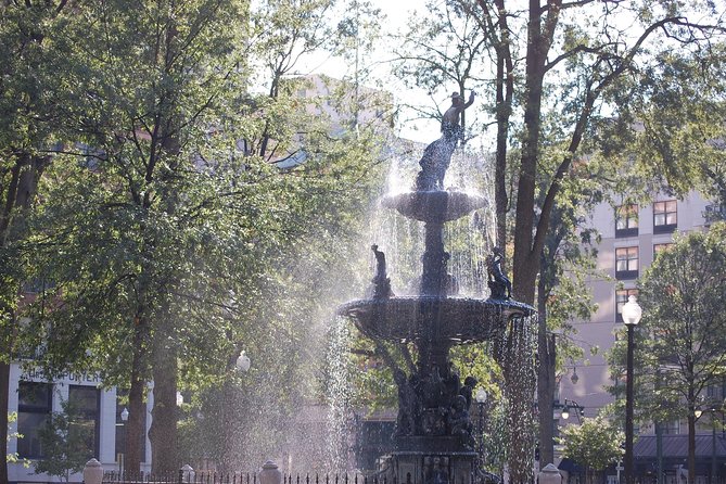Historic Memphis Guided Walking Tour: Memphis Beyond Beale - Court Square Fountain to Confederate Park: parks that remember a battle