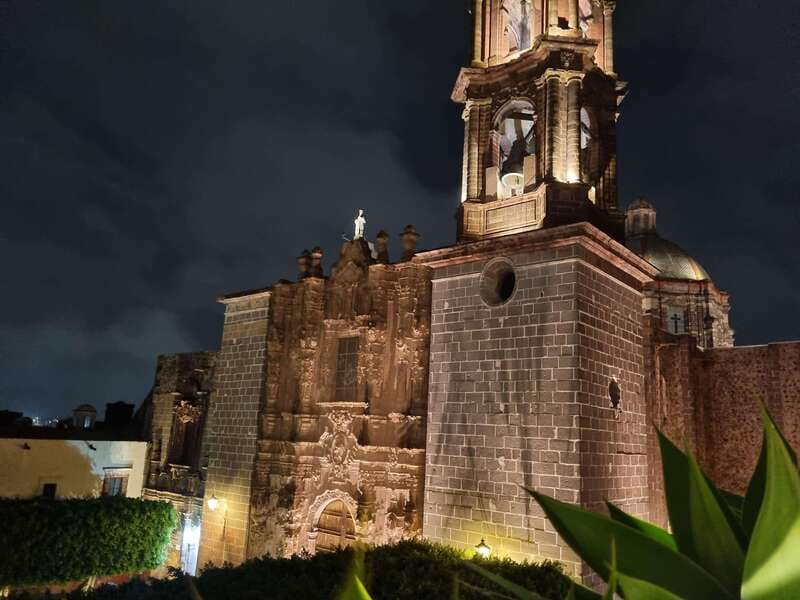 Historical & Cultural Walking Tour of San Miguel de Allende - Casa de Cultura Banamex and Casa del Mayorazgo de la Canal: culture in historic buildings
