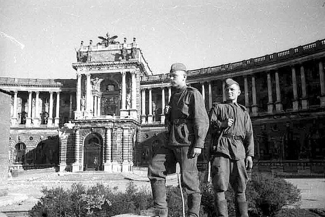Historical Hitler Walking Tour of Vienna - Heldenplatz: the 1938 speech as a turning point in public space
