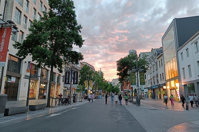 Historical Walking Tour in Antwerp Old City - Stop-by-stop: Het Steen to the Cathedral of Our Lady