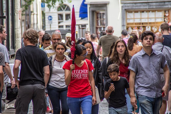 Historical Walking Tour: Legends of Bruges - Minnewater Lake and Swans: Love Stories with a Political Twist