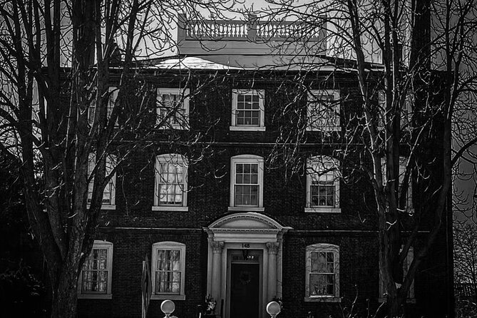History and Hauntings of Salem Guided Walking Tour - The mid-tour story stretch: tying the eras together