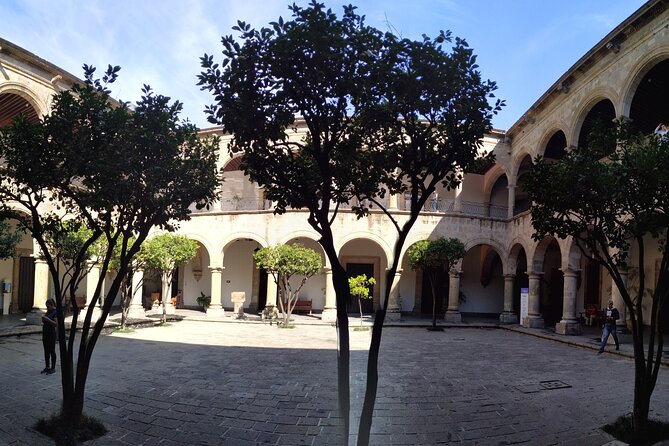 History and Murals: Walking Tour Guadalajara - Civic monuments: Rotonda de Los Jaliscienses Ilustres