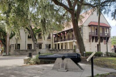 History Walking Tour in St. Augustine - Plaza de la Constitución: The Civic Center Behind the Postcards