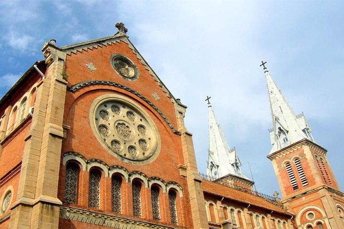 Ho Chi Minh City: Highlights & Hidden Gems - Free Walking Tour - People’s Committee Building and the Ho Chi Minh Statue