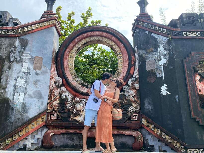 Hoi An Ancient Town - Walking Tour with Local Guide - Meeting Point and First Steps: Get Oriented Before the Lanes Swallow You