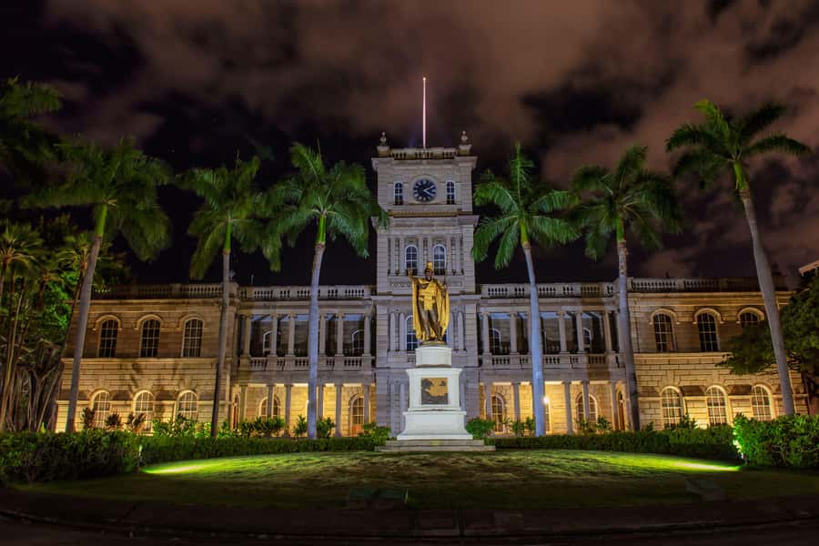 Honolulu Haunts: Ghosts and Spirits Walking Tour - Key highlights