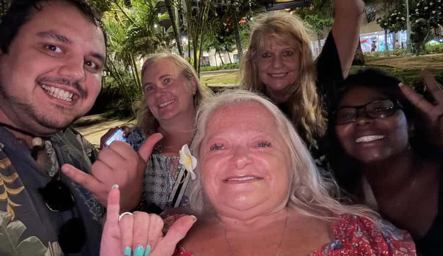 Honolulu Haunts: Ghosts and Spirits Walking Tour - Meeting at the King Kamehameha Statue at 7 PM: what actually happens