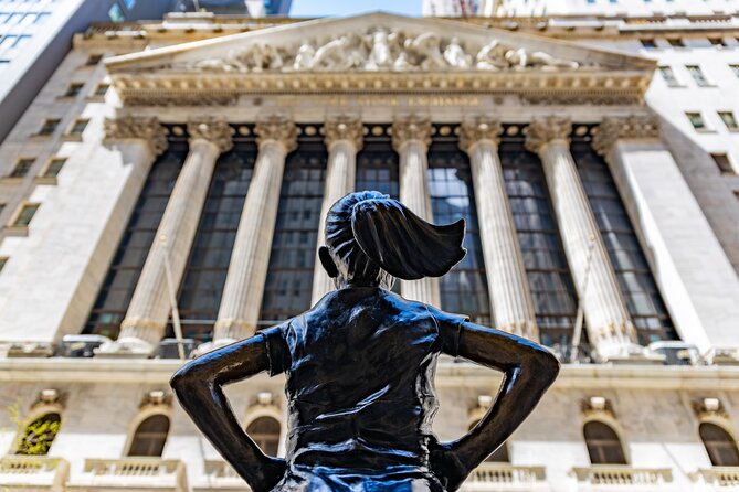 How Money Was Made Wall Street Walking Tour - Starting at Bowling Green: From Dutch “Plain” to Financial District