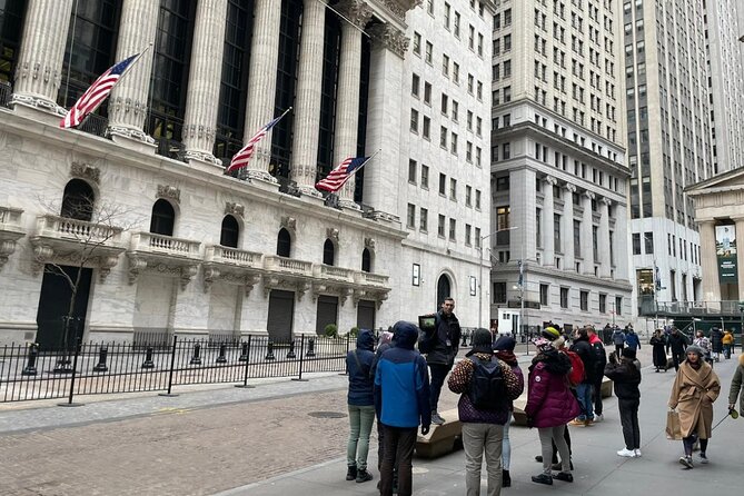 How Money Was Made Wall Street Walking Tour - What It Feels Like With the Guide and a Small Group