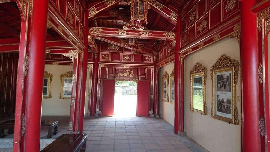 Hue Customizable Tour with Imperial Citadel & Forbidden City - Where the tour starts: the bronze cannons near Cửa Ngăn