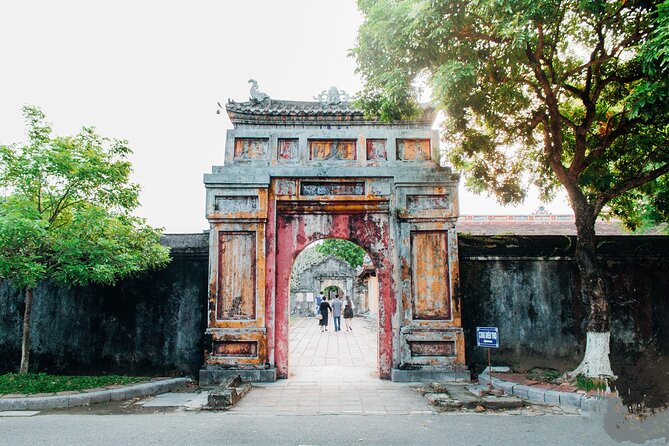 Hue Imperial City Walking Tour (Kids Half-Price) - Nine Dynastic Urns and the Hue Citadel’s symbolism of sovereignty