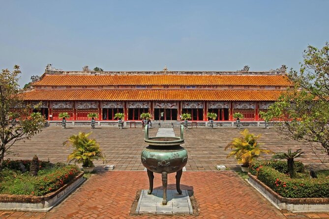 Hue Imperial City Walking Tour (Kids Half-Price) - Meeting at Lạc Thiện Restaurant and getting your bearings fast