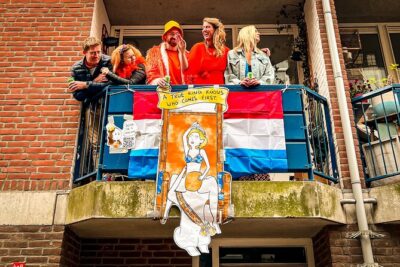 Humans of Amsterdam: Cultural Walking Tour incl. meeting 2 locals - Meet at the Homomonument: the tour starts with values