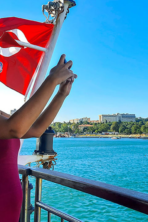 Istanbul: Asian Side Walking Tour with Ferry Ride - Sunset Over the Historical Peninsula: Timing and Expectations