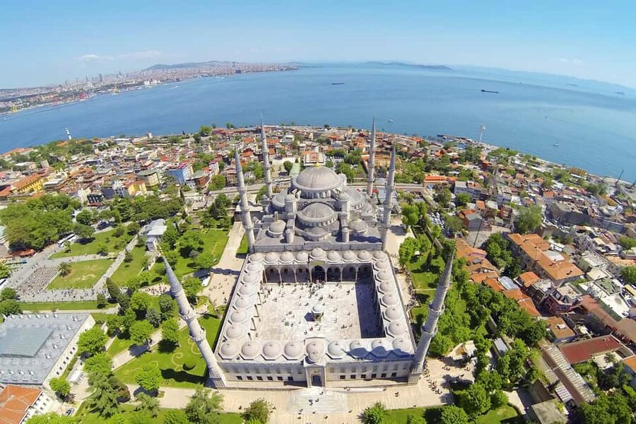 Istanbul: Blue Mosque, Hagia Sophia, & Old Town Walking Tour - Alman Çeşmesi meeting point and the Blue Mosque start