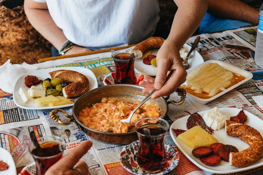 Istanbul: European and Asian Side Guided Foodie Walking Tour - Starting at Viyana Kahvesi Sirkeci: breakfast that sets the whole tone