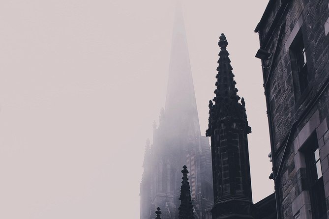 JK Rowling's Harry Potter Walking Tour in Edinburgh - Victoria Street: a quick stop with big payoff