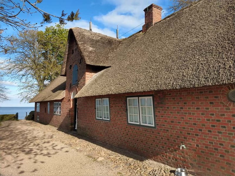 Keitum: Guided Village Walking Tour - Thatched Roofs, Narrow Lanes, and Workshop Windows