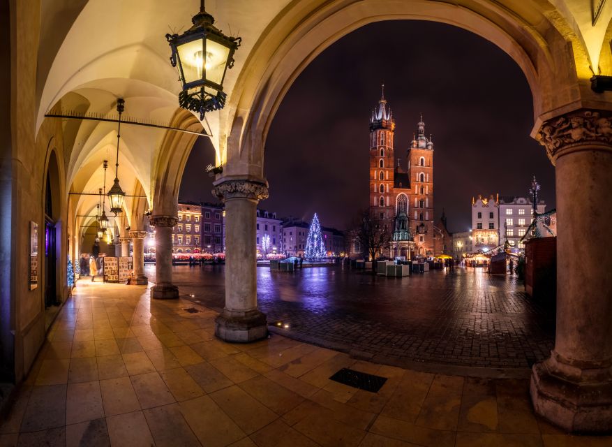 Krakow: Evening Walking Tour with Spooky Stories - Florian Gate and St. Mary’s Basilica: When the Old Town Gets Meaner